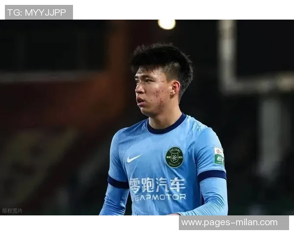 陶强龙兑现承诺赠球王钰栋期待下一届U23亚洲杯再创佳绩